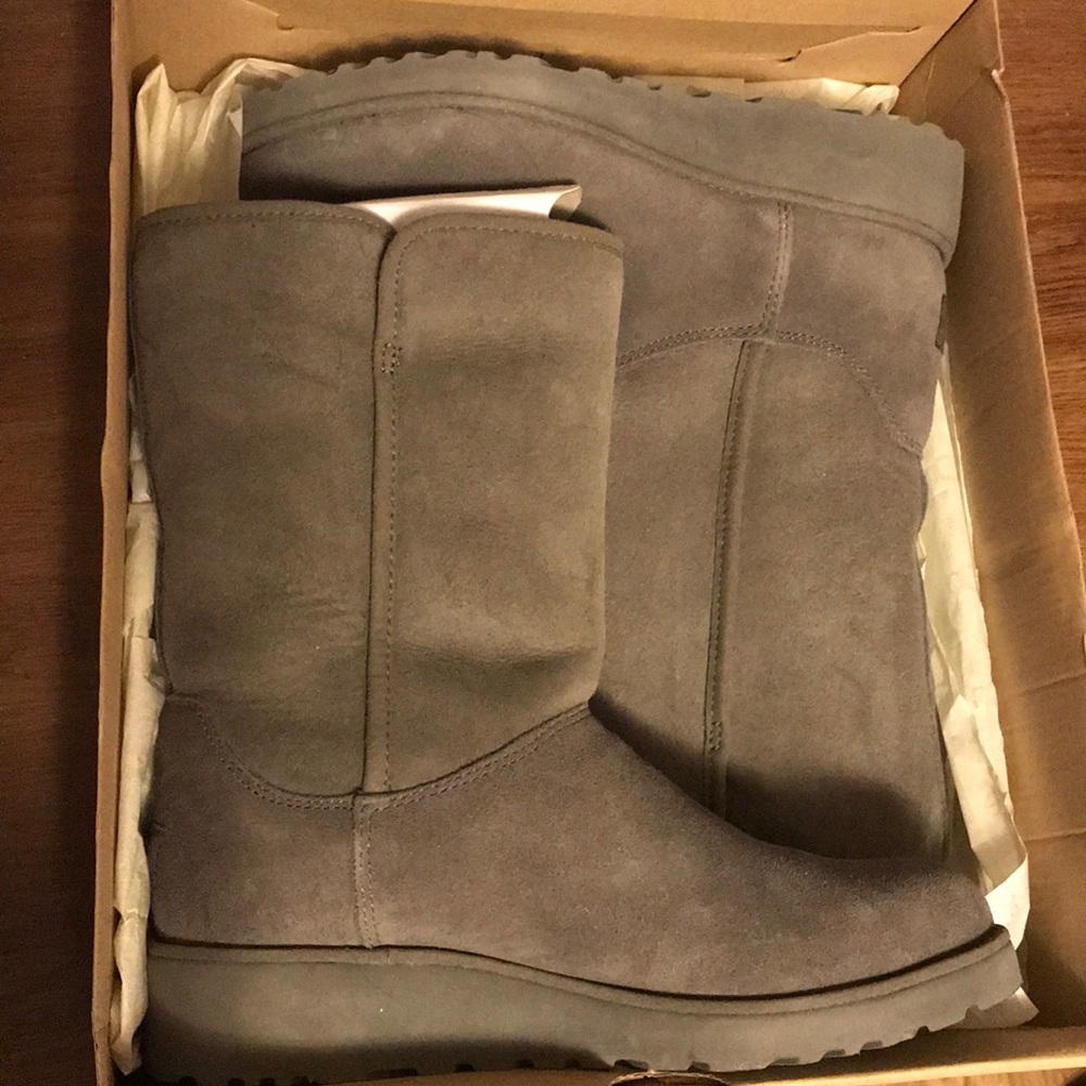 Ugg’s: Grey W Amie